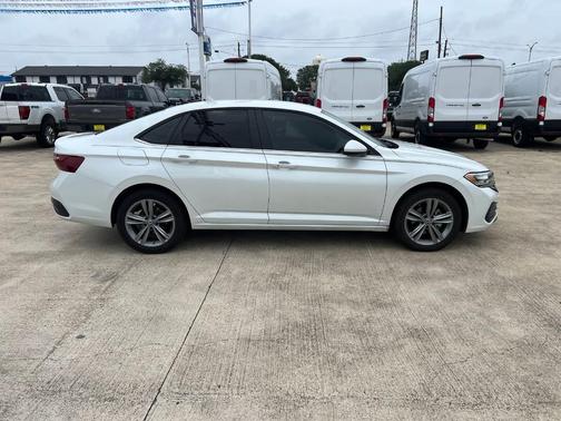 Opal White Pearl Effect 2023 Volkswagen Jetta 1.5T SE