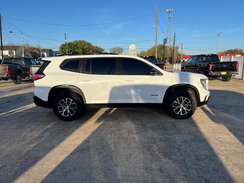 2025 GMC Acadia AT4