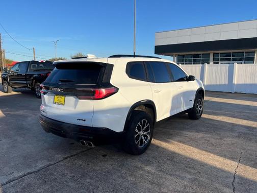 2025 GMC Acadia AT4