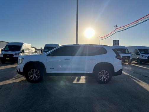 2025 GMC Acadia AT4