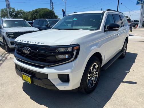 White Metallic 2026 Ford Expedition Active