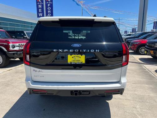 White Metallic 2026 Ford Expedition Active