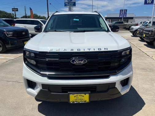 White Metallic 2026 Ford Expedition Active
