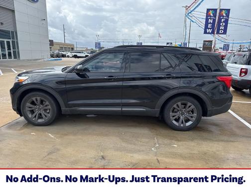 Black Metallic 2022 Ford Explorer XLT