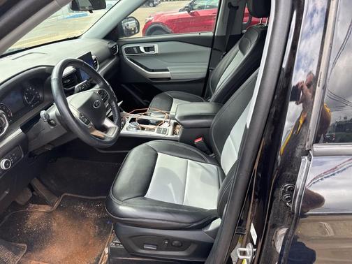 Black Metallic 2022 Ford Explorer XLT