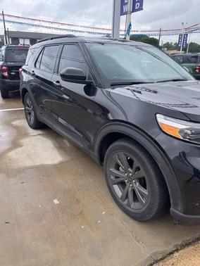 Black Metallic 2022 Ford Explorer XLT