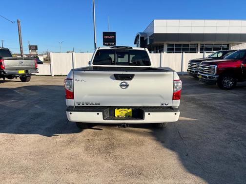 2017 Nissan Titan SV