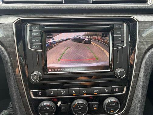 2018 Volkswagen Passat 2.0T SEL Premium