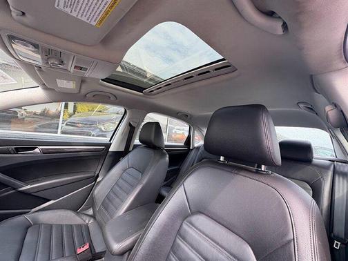 2018 Volkswagen Passat 2.0T SEL Premium