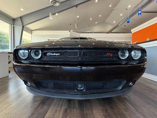 Pitch Black Clearcoat 2016 Dodge Challenger R/T