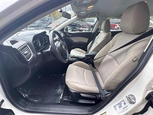 2015 Mazda Mazda3 i Sport