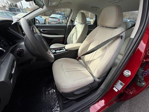 2023 Hyundai SONATA SE