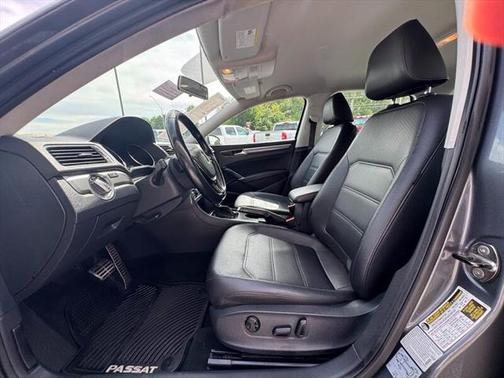 2017 Volkswagen Passat 1.8T R-Line w/Comfort