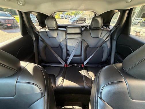 Granite Crystal Metallic Clearcoat 2019 Jeep Cherokee Latitude Plus