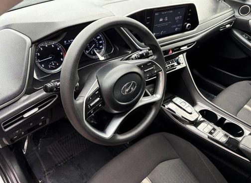 2022 Hyundai SONATA SE