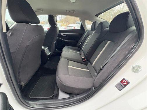 2022 Hyundai SONATA SE