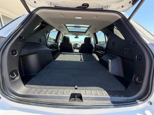 Summit White 2018 Chevrolet Equinox 2LT
