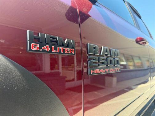 Delmonico Red Pearl Coat/Brilliant Black Crystal Pearl Coat 2017 RAM 2500 Power Wagon