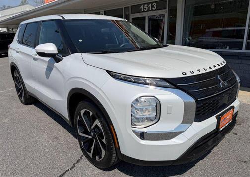 White Diamond 2022 Mitsubishi Outlander ES