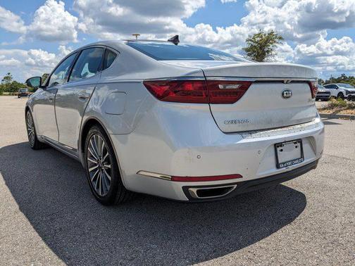 2017 Kia Cadenza Premium