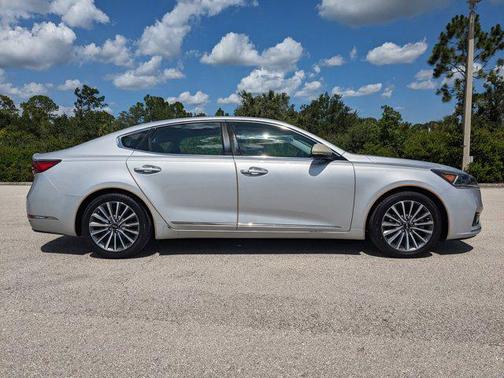 2017 Kia Cadenza Premium
