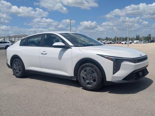 Snow White Pearl 2026 Kia K4 LX