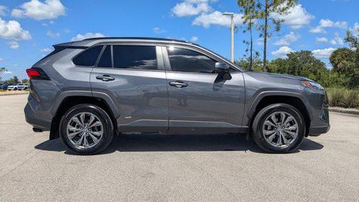 2022 Toyota RAV4 Hybrid XLE Premium