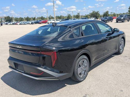 Aurora Black Pearl 2026 Kia K4 LX