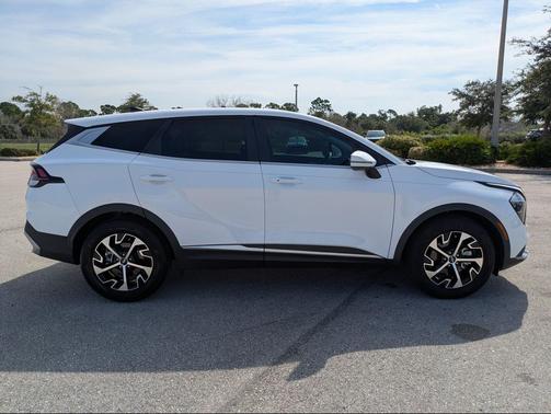Glacial White Pearl 2023 Kia Sportage EX