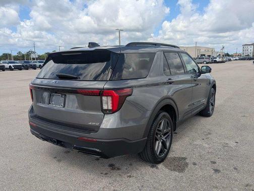 Carbonized Gray Metallic 2025 Ford Explorer ST-Line