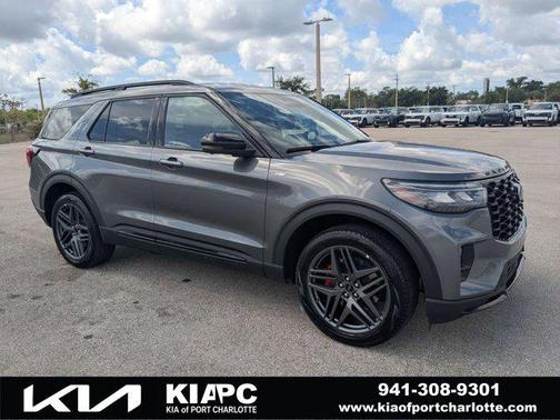 Carbonized Gray Metallic 2025 Ford Explorer ST-Line