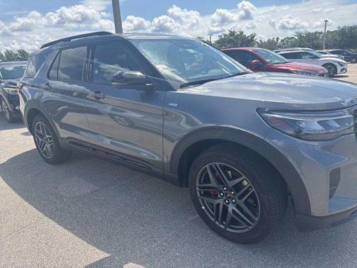 Carbonized Gray Metallic 2025 Ford Explorer ST-Line