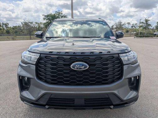 Carbonized Gray Metallic 2025 Ford Explorer ST-Line
