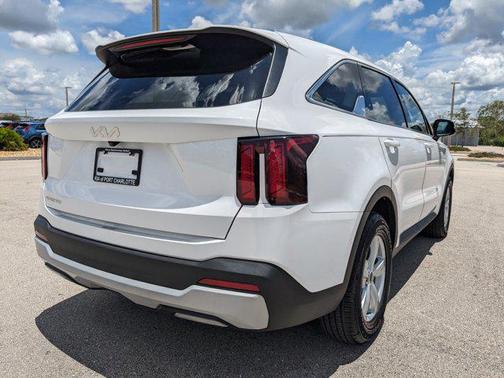 2025 Kia Sorento LX