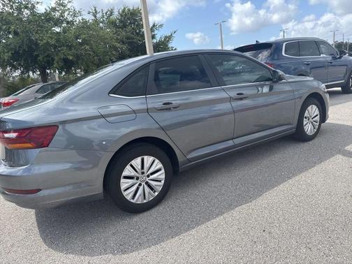 Platinum Gray Metallic 2019 Volkswagen Jetta 1.4T R-Line