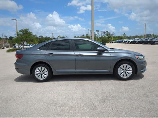 Platinum Gray Metallic 2019 Volkswagen Jetta 1.4T R-Line