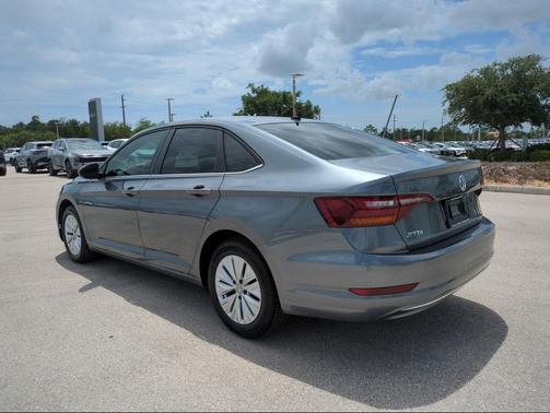 Platinum Gray Metallic 2019 Volkswagen Jetta 1.4T R-Line