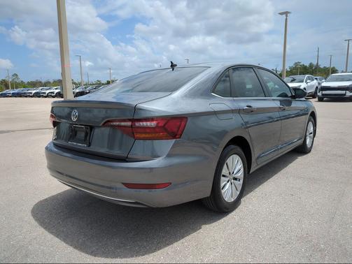 Platinum Gray Metallic 2019 Volkswagen Jetta 1.4T R-Line