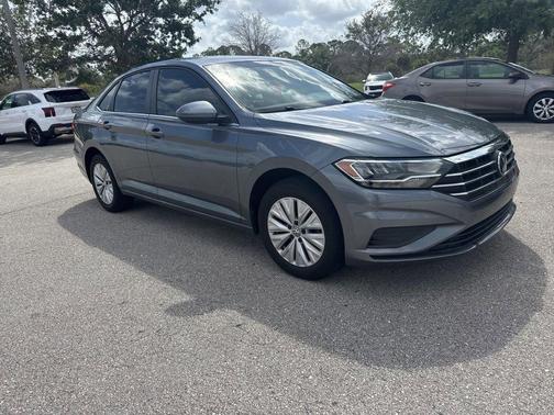 Platinum Gray Metallic 2019 Volkswagen Jetta 1.4T R-Line