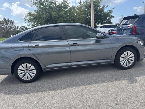 Platinum Gray Metallic 2019 Volkswagen Jetta 1.4T R-Line