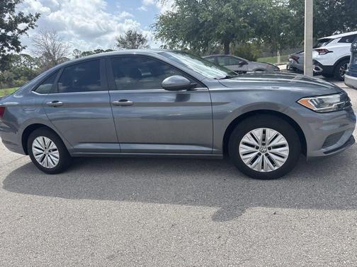 Platinum Gray Metallic 2019 Volkswagen Jetta 1.4T R-Line