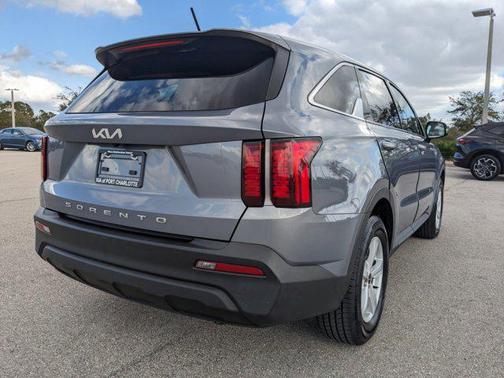 Everlasting Silver 2022 Kia Sorento LX