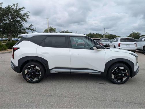 Snow White Pearl 2027 Kia Seltos S