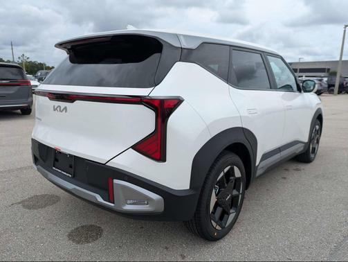 Snow White Pearl 2027 Kia Seltos S