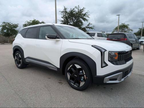 Snow White Pearl 2027 Kia Seltos S