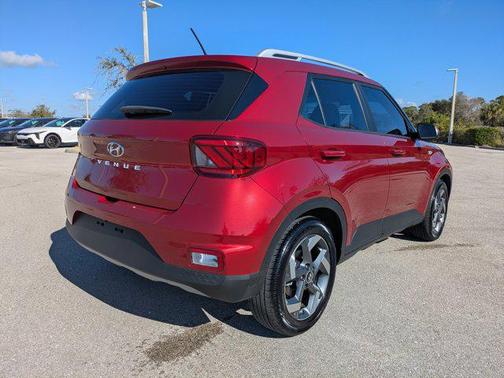 2024 Hyundai VENUE SEL