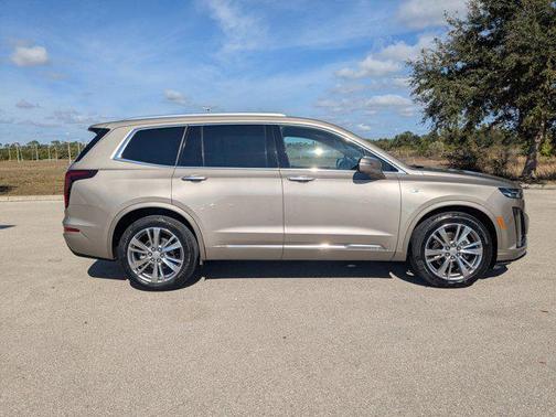 2023 Cadillac XT6 Premium Luxury FWD