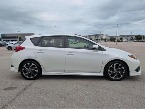 Blizzard Pearl 2017 Toyota Corolla iM Base