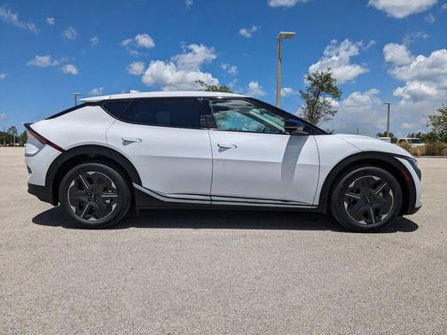 Glacier White Pearl 2025 Kia EV6 Light Long Range RWD