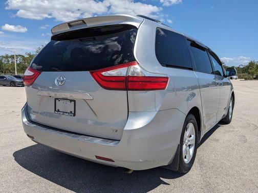 2015 Toyota Sienna LE